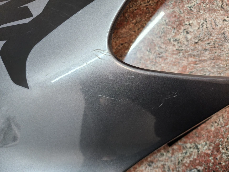 Серый правосторонний обтекатель капота для Suzuki Hayabusa GSX1300R 2022-2024 годов выпуска от оригинального производителя 94471-10L0 - Изображение 4 из 4