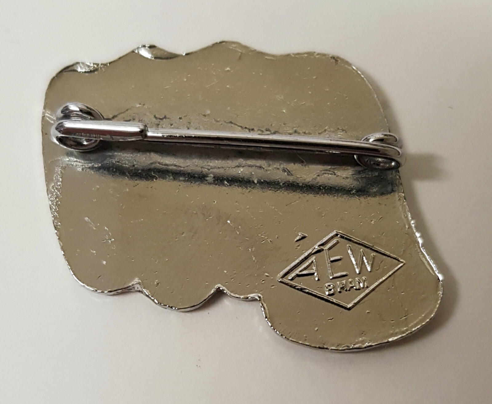 Leeds United Pin Badge (Fist) Loads More Available eBay