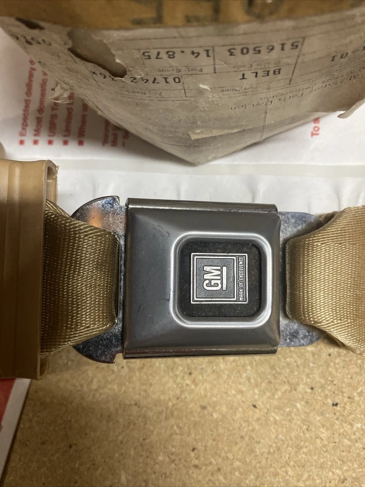 Oldsmobile Buick A 1976-77 carrocería retractor de cinturón de seguridad de lujo GM 1742536 nuevo de stock Foto 3 de 4