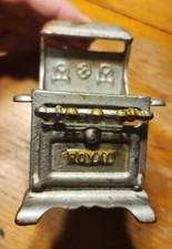 Vintage Royal Cast Iron Stove Miniature Toy Dollhouse - 4 " Tall - gwZZ