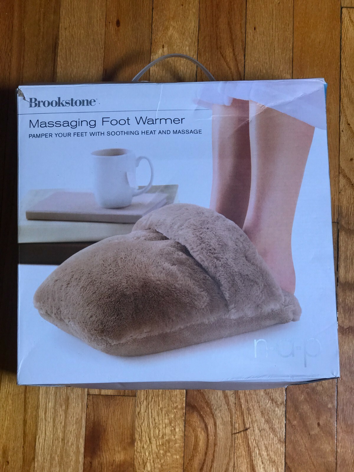 Brookstone Massaging Foot Warmer/ Cozy Warmth and a relaxing /Open Box
