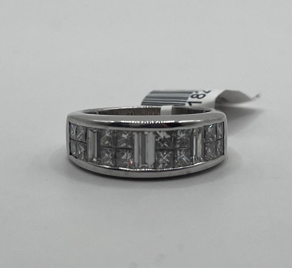 18k White Gold Wedding Band with Natural Princess and Baguette Diamonds 1.50Ct - Image 2 of 2