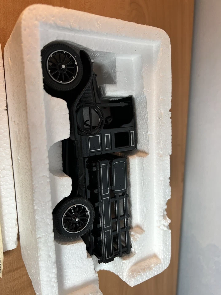 National Motor Museum 1923 Chevy Series D 1-Ton Truck 1:32 Scale (w/cert & Card) - Image 3 of 4