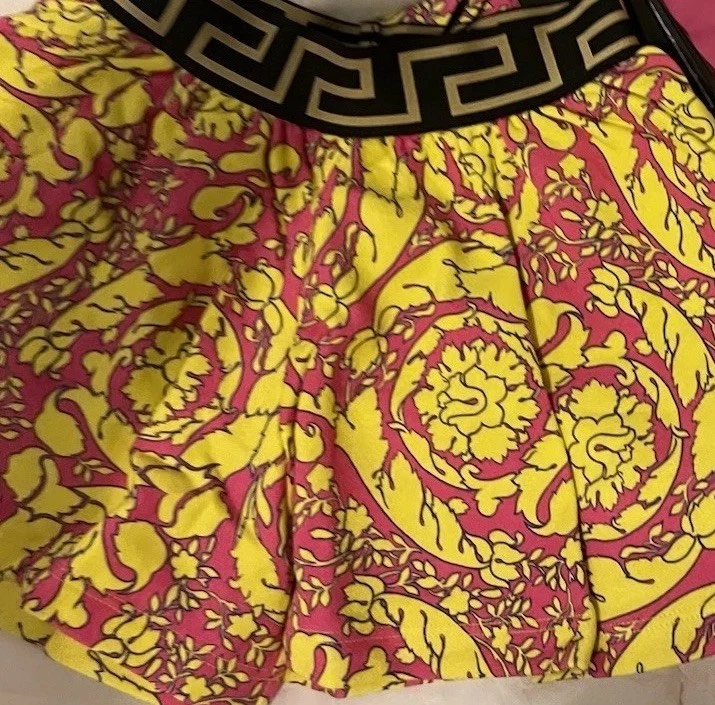 Pantalones Cortos Versace Patrón Barroco Con Cintura Greca Nuevos con Etiquetas. Niñas Talla 5 ¡Lindo! Foto 3 de 4