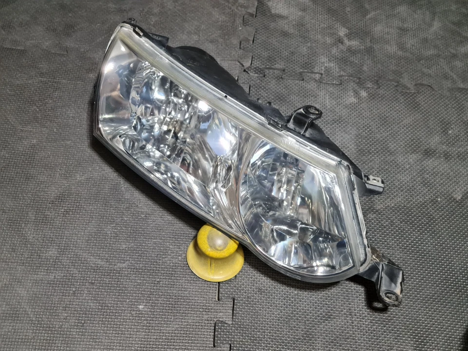 Faro halógeno lado pasajero derecho Toyota Solara 2002-2003 OEM Foto 4 de 4