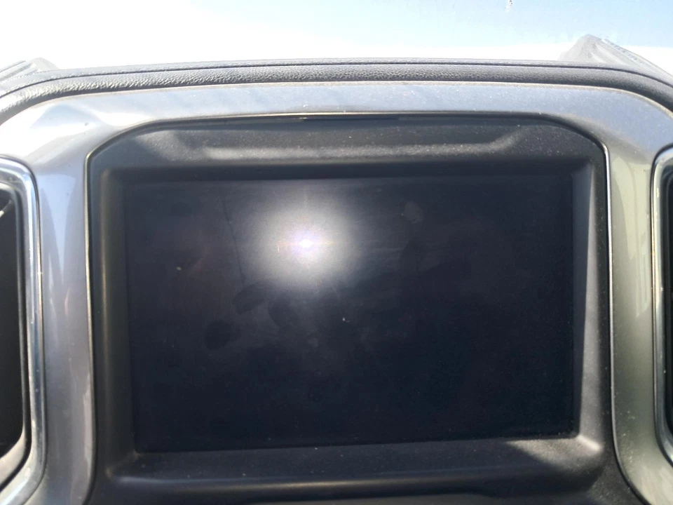 Used Wheel fits: 2020 Chevrolet Silverado 3500 pickup SRW 18x8 aluminum machined - Image 4 of 4