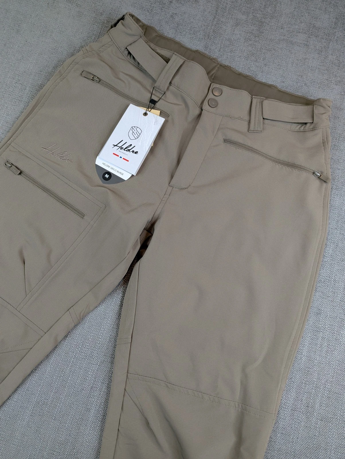 NWT Heldre Pants Mens M Khaky Geilo Bukse Performance Hiking Outdoor Zip Pocket
Opens in a new windo