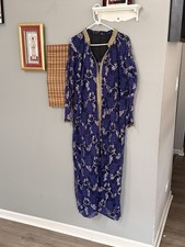 LADIES FULL LENGTH GOWN WITH A GOLD BORDER IN AN XL SIZE CASUAL FORMAL SIMULT