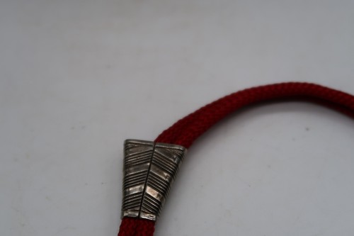 VTG Bolo Tie Silver Tone Western Red Nylon Cord Soldier Metal Tips - Picture 11 of 11