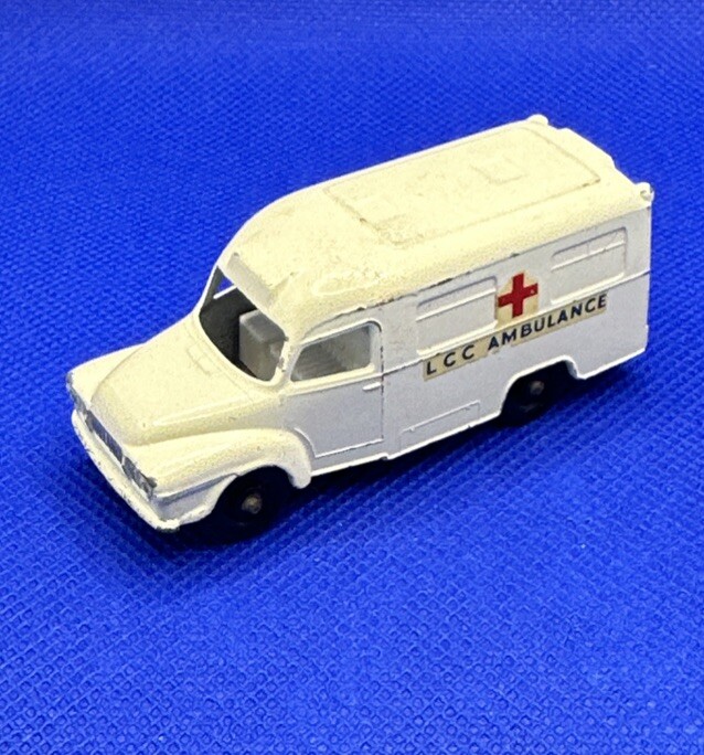 MATCHBOX 　No.14 　LOMAS AMBULANCE s-l400.jpg