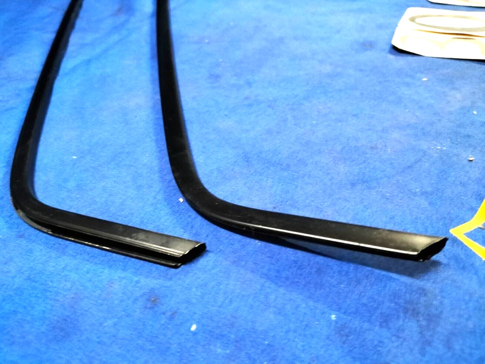 MODANATURA PORTA FIAT 132 UT.PROFILO NERO 2pz.POSTERIORE RASAVETRO ARGENTA*NUOVO - Imagen 4 de 4