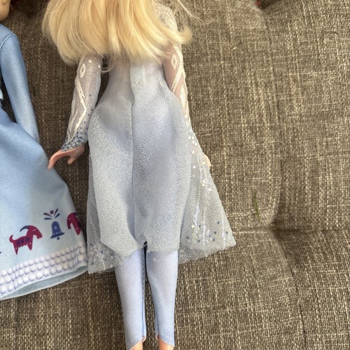Disney Frozen Elsa Puppe Schimmerkleid und Anna Puppe ohne Schuhe - Bild 11 von 12