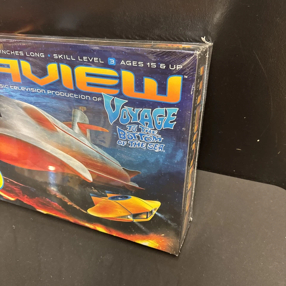 Moebius Model MOE707 Voyage to the Bottom of the Sea 4-Window Seaview Submarine - Image 2 of 4