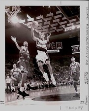 1992 NBA BASKETBALL FINALS MICHAEL JORDAN PHOTO CHICAGO BULLS PORTLAND OREGON 