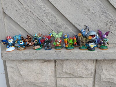 Mixed Lot of 19 Activision Action Figures Skylanders Figures Giants
