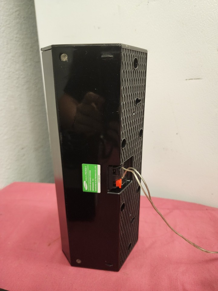 SAMSUNG HTH5500W 3D BLURAY PLAYER & 5.1 HOME THEATER