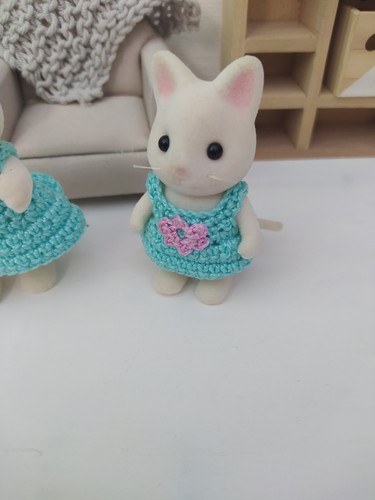 Lote De Ropa Para animales calico critters vestidos ganchillo - Imagen 3 de 3