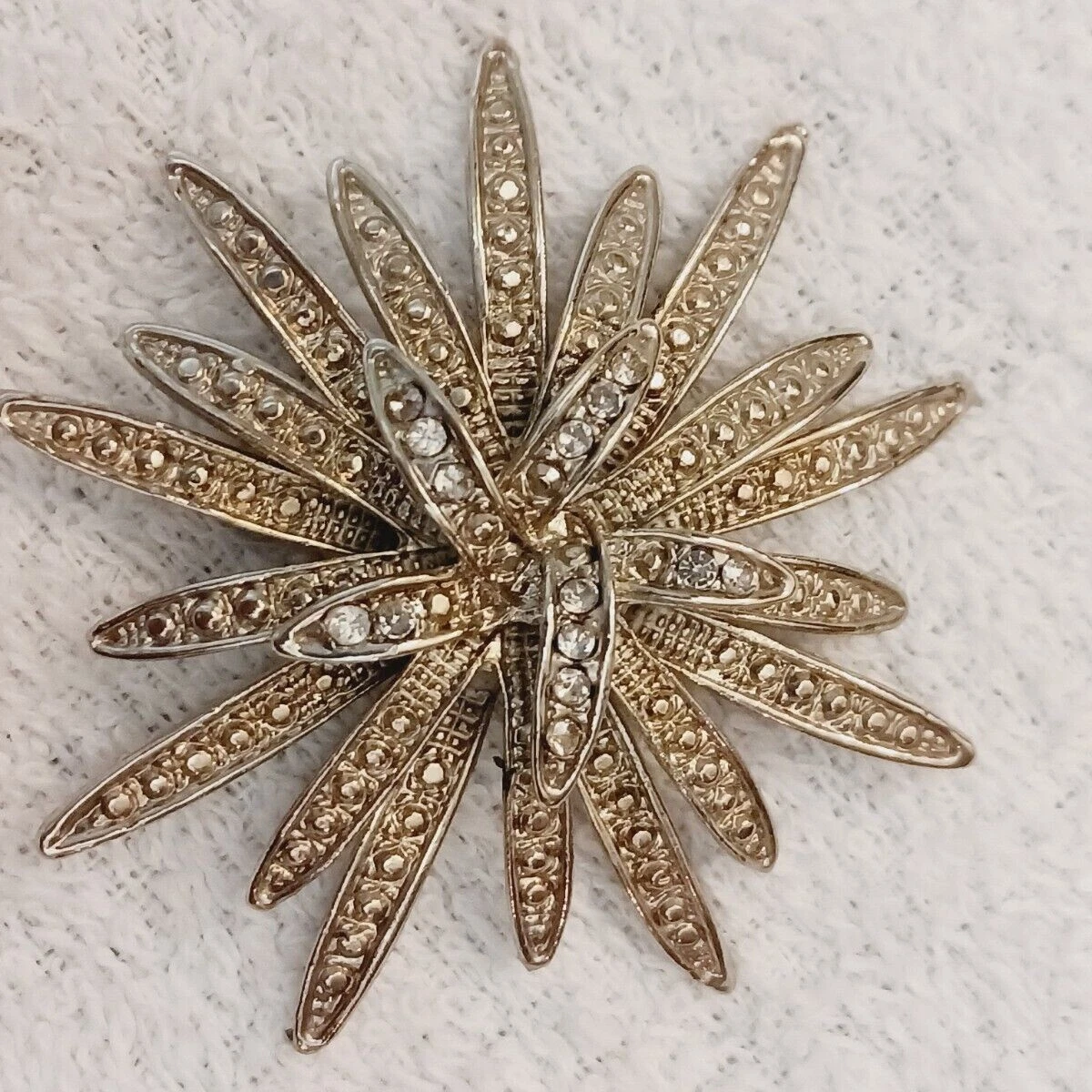 Mum brooch deals