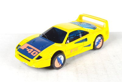 Matchbox loose Ferrari F40 yellow Lightning rear axle bent