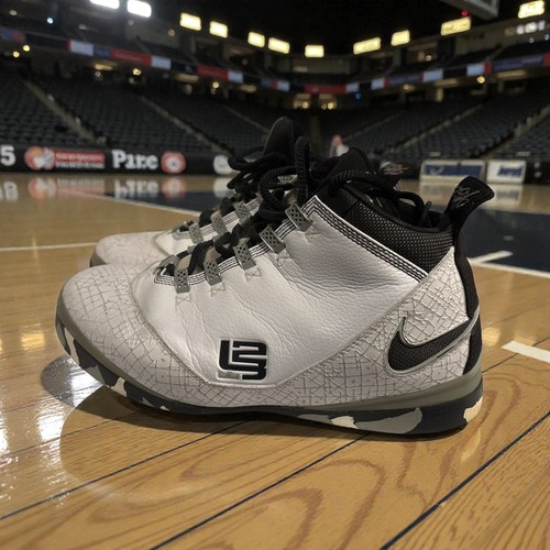 NIKE LEBRON ZOOM SOLDIER II: Black/White (Men’s Sz 10.5) 319407-101