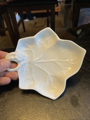 Lillian Vernon 87 White Porcelain Leaf Tray Trinket Ring Dish Vanity Soap Holder