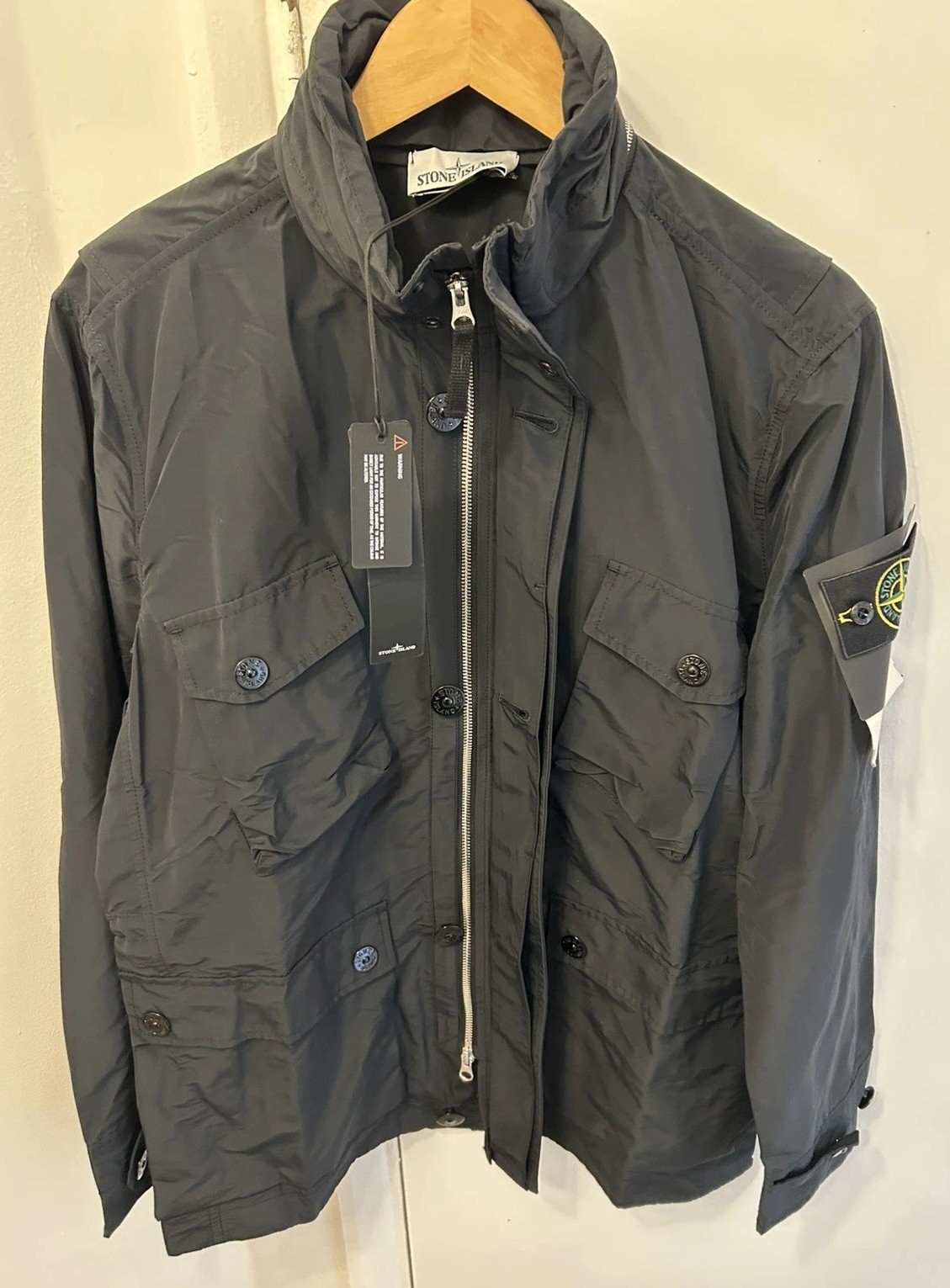 Stone Island Mens Black Utility field Jacket Medium concealed hood - Full zip 