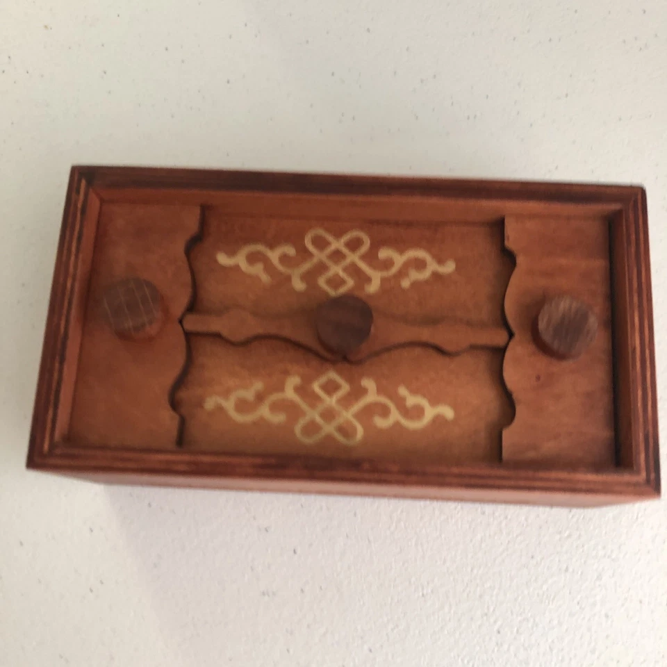 Caja de regalo rompecabezas secreto de brocas y piezas - rompecabezas de madera disfraza tu masa Foto 2 de 4