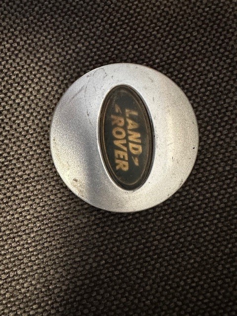 CENTER CAP FITS Wheel 18x8 6 Spoke Fits 03-04 LAND ROVER 555240