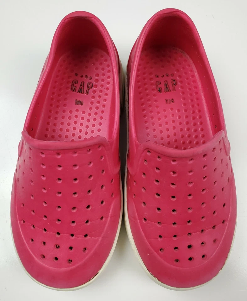 Zapatilla deportiva plana Baby Gap rosa magenta de goma perforada talla 7/8 Foto 4 de 4