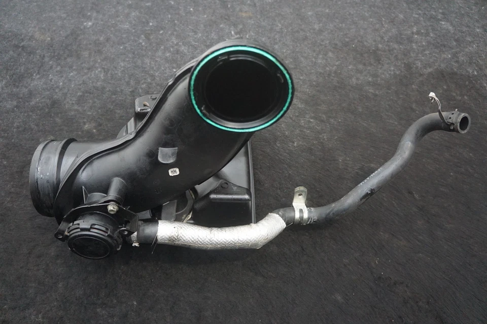 Manguera de tubo refrigerador turbocompresor admisión de aire 12642296 Chevrolet Silverado 3500 12-16 Foto 3 de 4