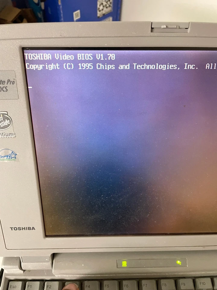 FINAL Vintage Toshiba Satellite Pro 400CS Laptop 11.3"  Powers On, 4Parts #600E - Image 4 of 4