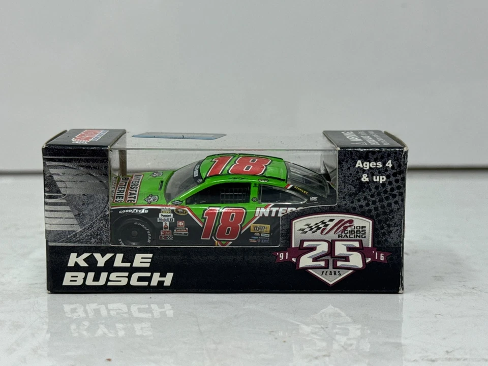 Kyle Busch #18 Interstate Batteries Darlington 2016 Camry 1:64 NASCAR diecast Foto 2 de 4