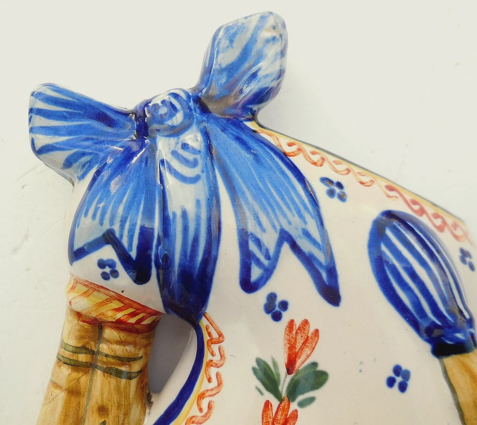 Vintage French Henriot Quimper Painted Faience Wall Pocket Bagpiper Flower Vase - Image 3 of 4