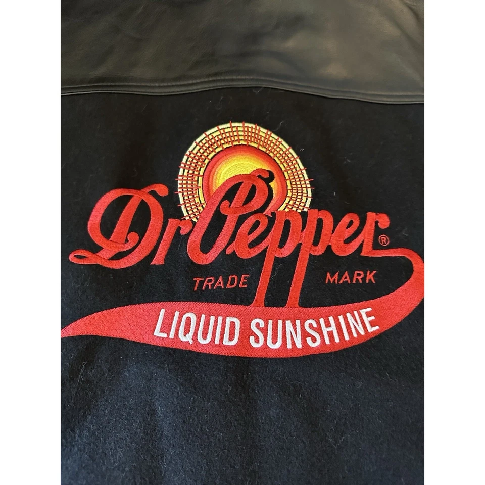 Dr Pepper Líquido Sol Bordado Logo Cuero/Lana Bombardero iD Wear XL Foto 2 de 4