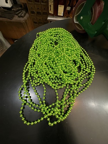 500 Metallic 31” Mardi Gras Beads Green 20 Bags Of 25 New Large Lot - Picture 2 of 3