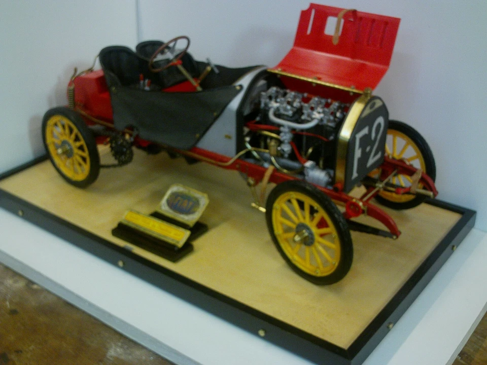 F2 Fiat POCHER scala 1/8 completa di vetrinetta - super dettagliata - perfetta - Immagine 2 di 4