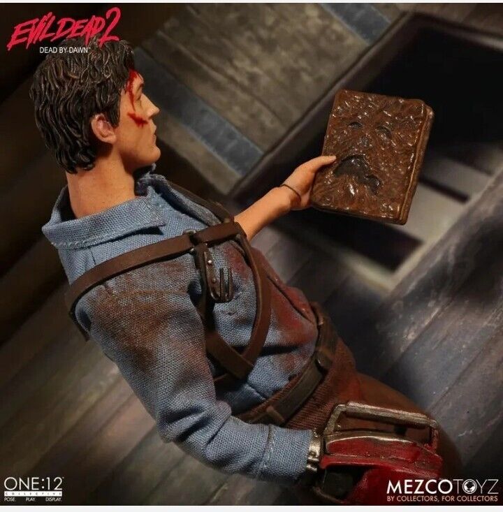 Mezco One: 12 Collective Evil Dead 2 Dead By Dawn: ASH Mezco One: 12 Collective Evil Dead 2 Dead By Dawn: ASH