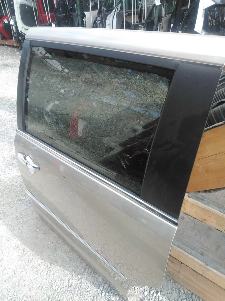 Used Rear Left Door Assembly Rear Side fits: 2015 Chrysler Town & country movabl - Image 2 of 4