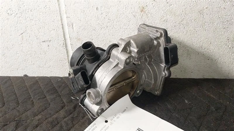 Throttle Body 4.4L Twin Turbo Fits 16-19 BMW 750i 2284512 - Image 2 of 4
