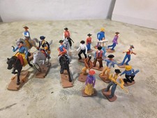 %-% 17 Figuren 1 :32 Plastoy Western Cowboys und Banditen mit und ohne Pferd