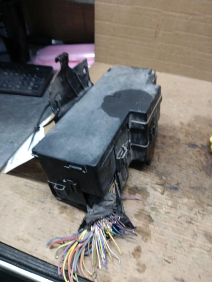 2015 Ford F250SD Pickup Fuse Box OEM FC3Z12A581J 152K Miles Silver - Image 2 of 4