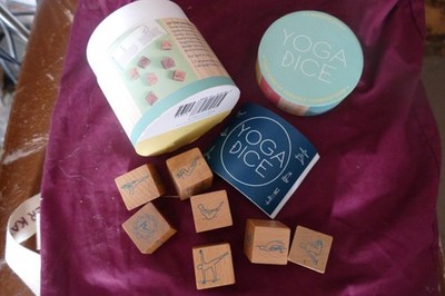 Yoga Dice, 7 Holzwürfel, Thousands of Possible Combinations, mit Beschreibung!