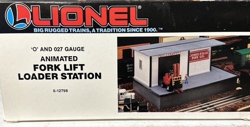 Lionel 6-12798 O/O27 Gauge Operating Forklift Loader Station NIB - Picture 3 of 3