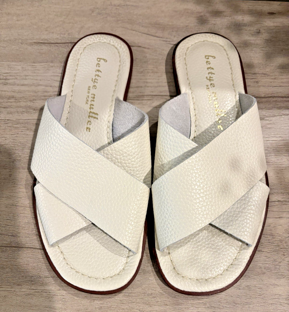 Bettye Muller Keen sandalo incrociato slide in pelle avorio taglia 7M