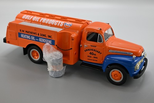 First Gear Gulf Oil Mathews 1951 Ford F-6 Fuel Tanker 18-1764 1:34 NEW - Picture 9 of 23