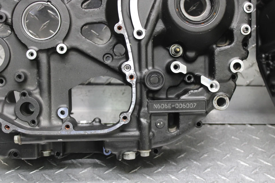 Yamaha Bolt XVS950 R 2014 especificaciones cárter cárter cárter 5S7-15100-09-00 Foto 4 de 4