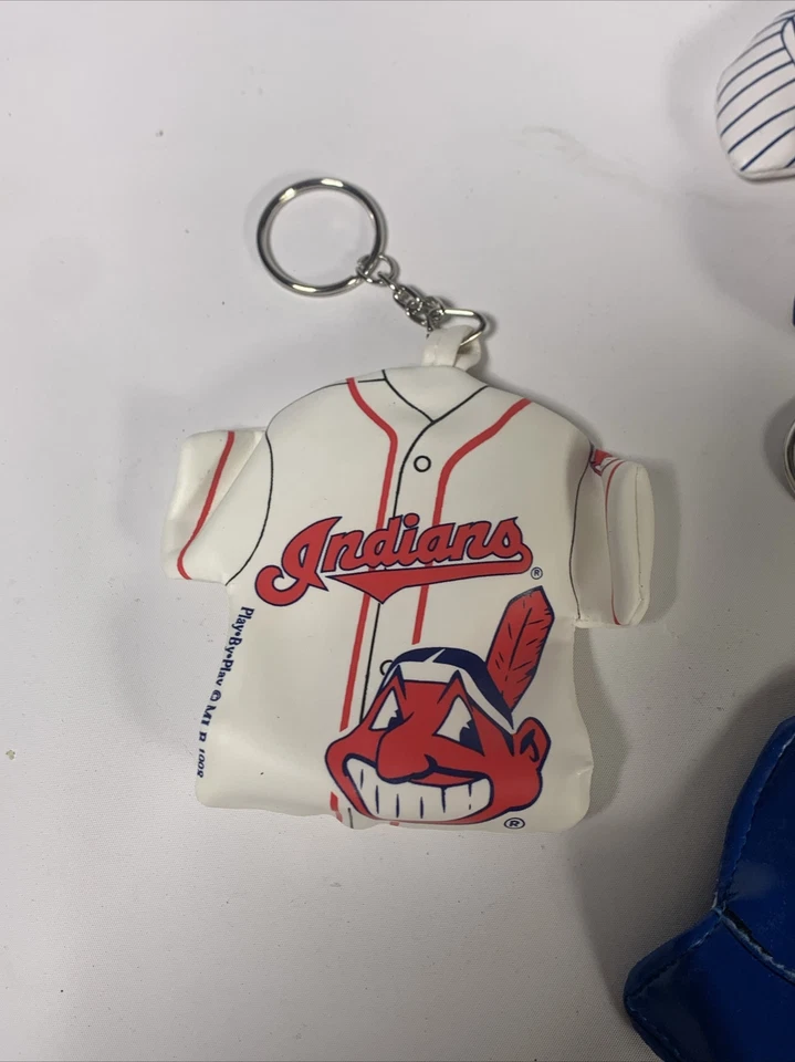 Vintage MLB Yankees Cardinals Dodgers Red Sox Diamondbacks Indians Coin Keychain - Image 2 of 4