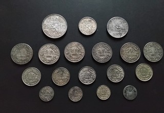 Lot de pièces en argent différents pays