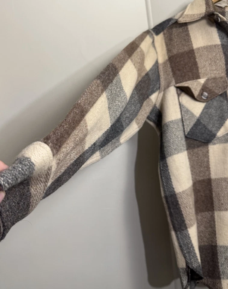 Vintage Woolrich Wool Flannel Shirt Size Medium Plaid Button Up Outdoors USA - Image 4 of 4