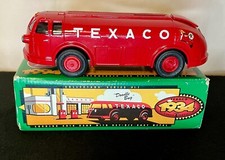 Vintage 1994 Ertl Texaco 1934 Diamond T tanker Die Cast Bank